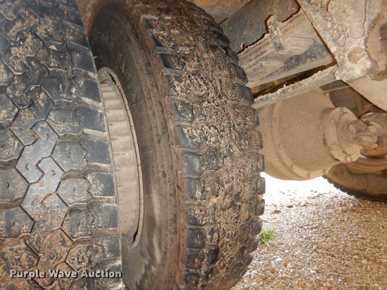 image for item DG4844 1997 International 3800 Thomas school bus