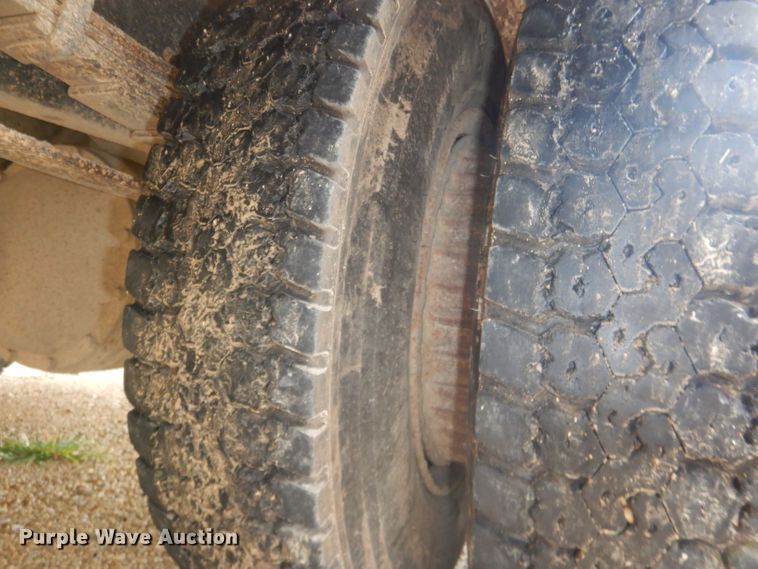 image for item DG4844 1997 International 3800 Thomas school bus