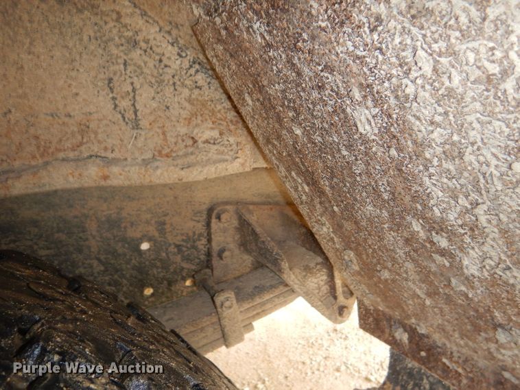 image for item DG4844 1997 International 3800 Thomas school bus