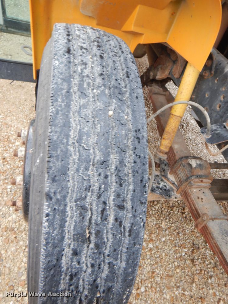 image for item DG4845 1996 International 3800 Blue Bird school bus