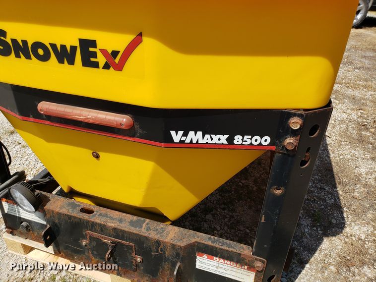 image for item DH4542 Snow Ex V-Maxx 8500 spreader
