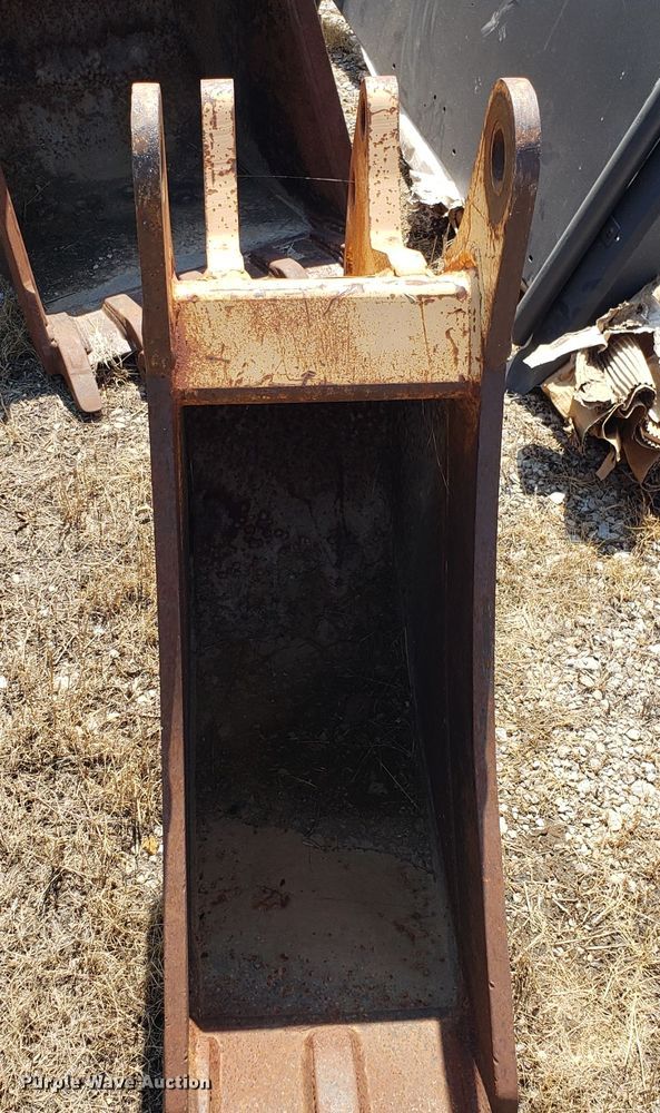 image for item DH4547 (2) backhoe buckets