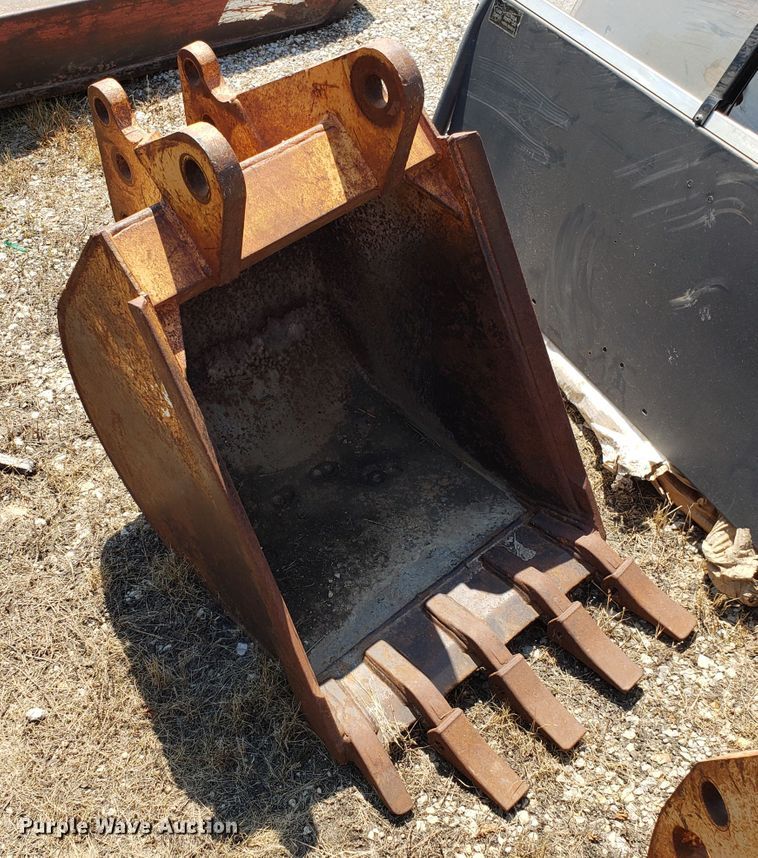 image for item DH4547 (2) backhoe buckets