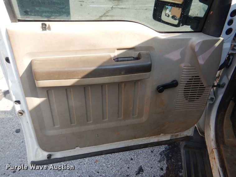 image for item DI2254 2008 Ford F350 Super Duty utility bed pickup truck