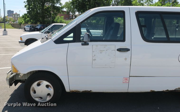 image for item EA9330 1995 Ford Aerostar XLT van
