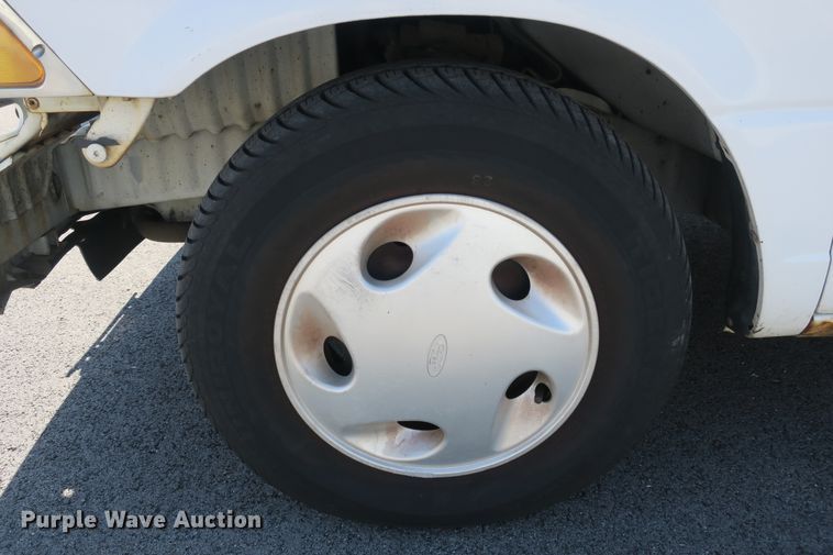 image for item EA9330 1995 Ford Aerostar XLT van