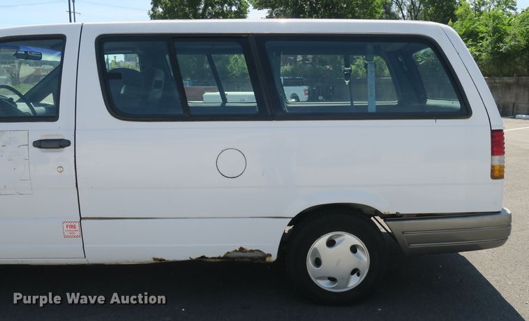 image for item EA9330 1995 Ford Aerostar XLT van