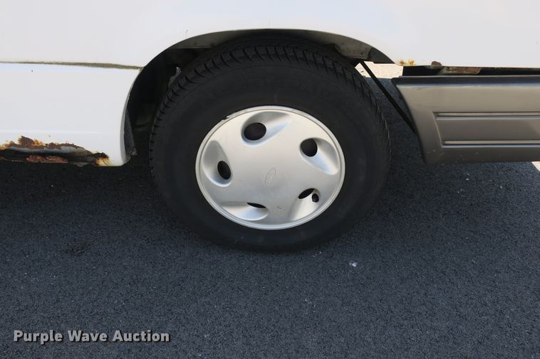 image for item EA9330 1995 Ford Aerostar XLT van