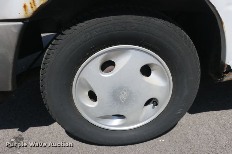 image for item EA9330 1995 Ford Aerostar XLT van