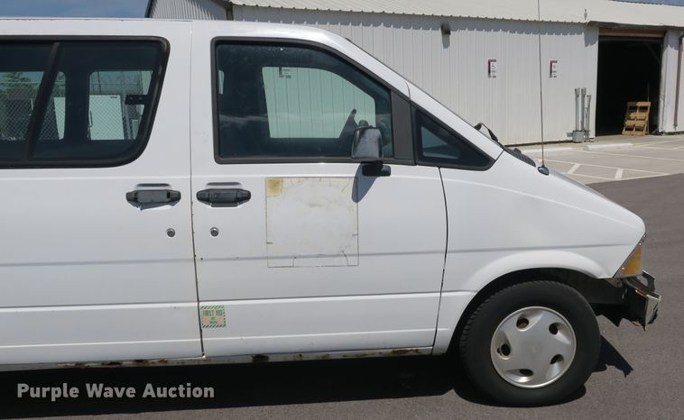 image for item EA9330 1995 Ford Aerostar XLT van