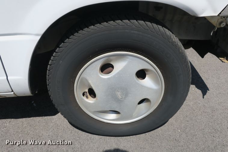 image for item EA9330 1995 Ford Aerostar XLT van