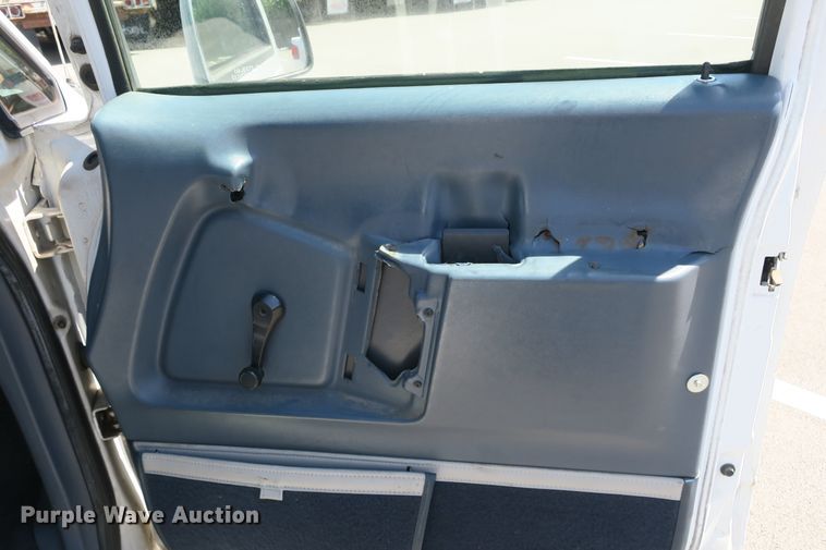 image for item EA9330 1995 Ford Aerostar XLT van