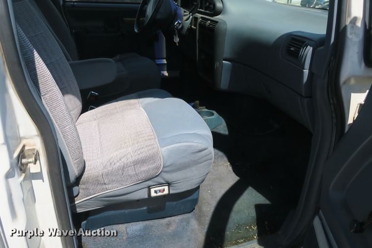 image for item EA9330 1995 Ford Aerostar XLT van