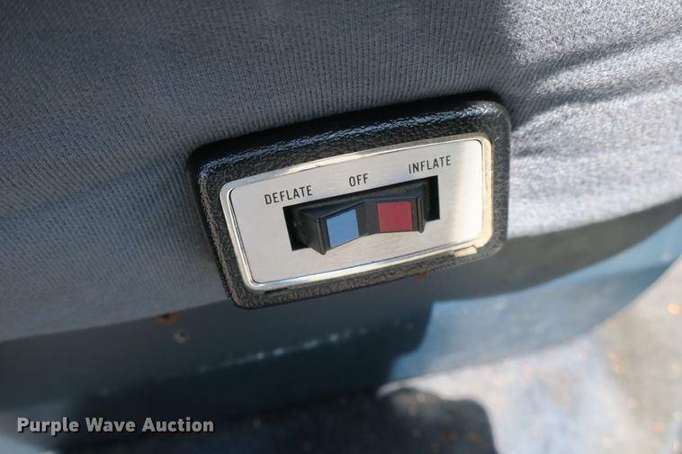 image for item EA9330 1995 Ford Aerostar XLT van