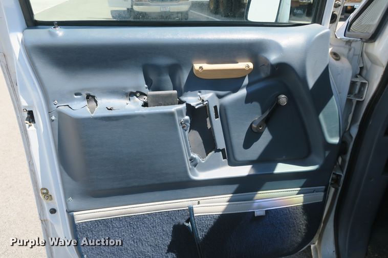 image for item EA9330 1995 Ford Aerostar XLT van