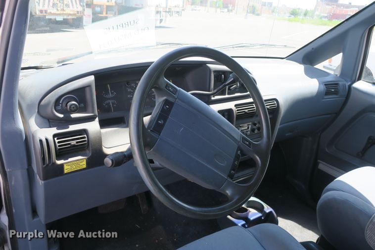 image for item EA9330 1995 Ford Aerostar XLT van