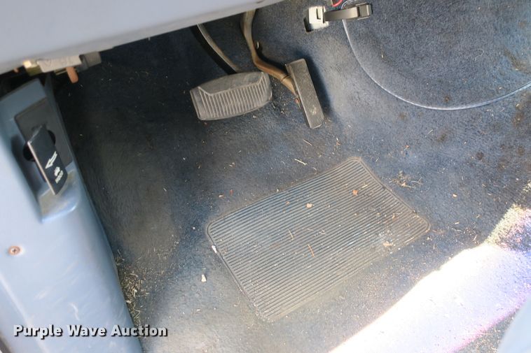 image for item EA9330 1995 Ford Aerostar XLT van