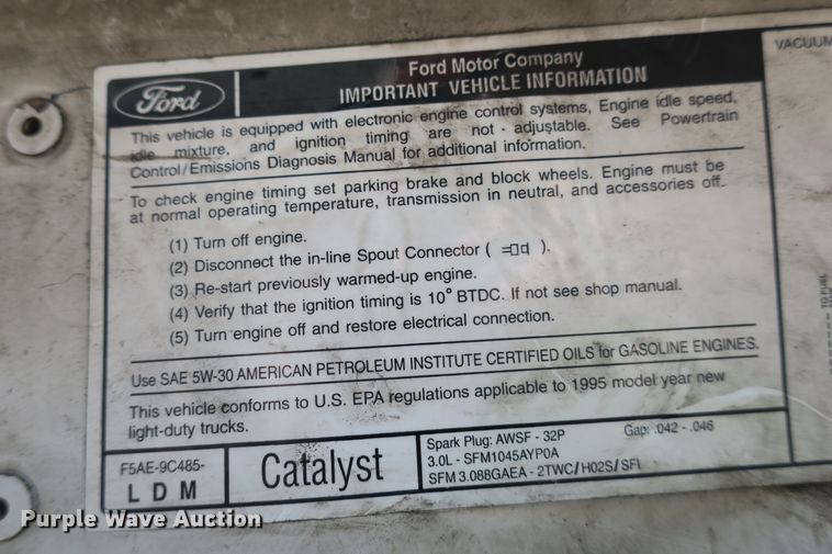 image for item EA9330 1995 Ford Aerostar XLT van