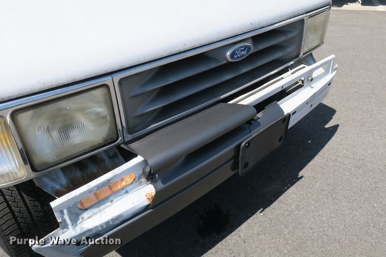 image for item EA9330 1995 Ford Aerostar XLT van