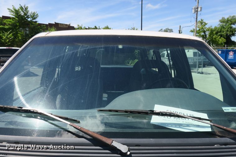 image for item EA9330 1995 Ford Aerostar XLT van