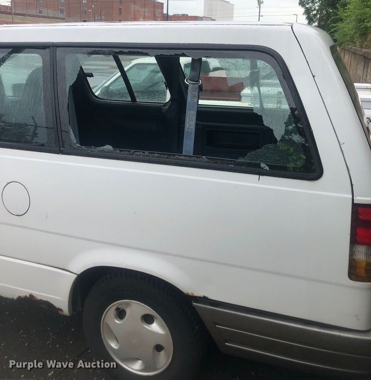 image for item EA9330 1995 Ford Aerostar XLT van