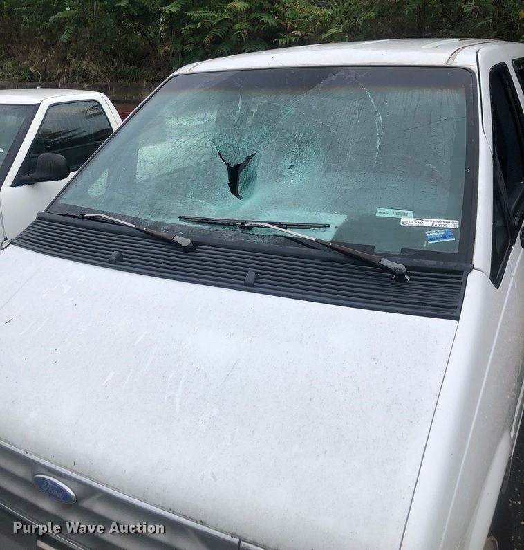 image for item EA9330 1995 Ford Aerostar XLT van