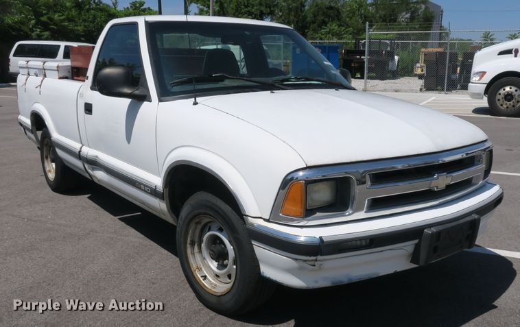 image for item EA9331 1994 Chevrolet S10 pickup truck