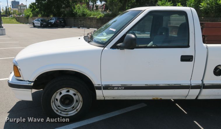 image for item EA9331 1994 Chevrolet S10 pickup truck