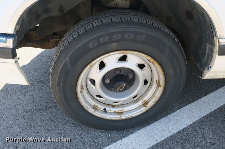 image for item EA9331 1994 Chevrolet S10 pickup truck