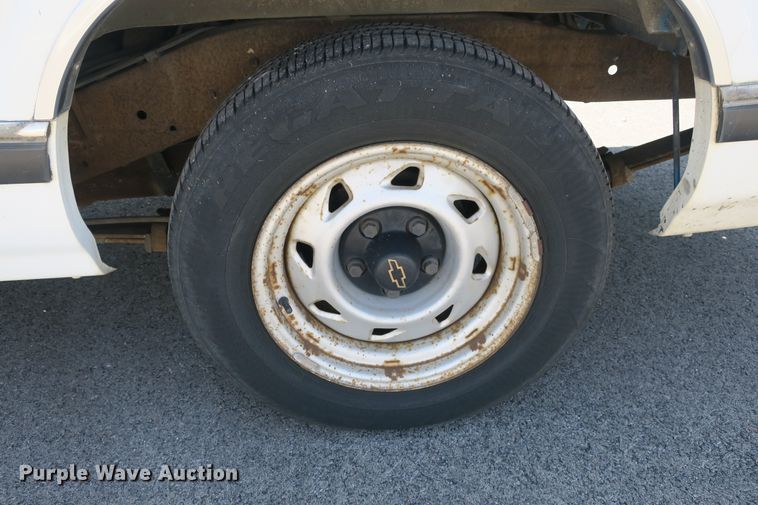 image for item EA9331 1994 Chevrolet S10 pickup truck