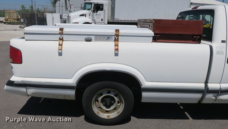 image for item EA9331 1994 Chevrolet S10 pickup truck