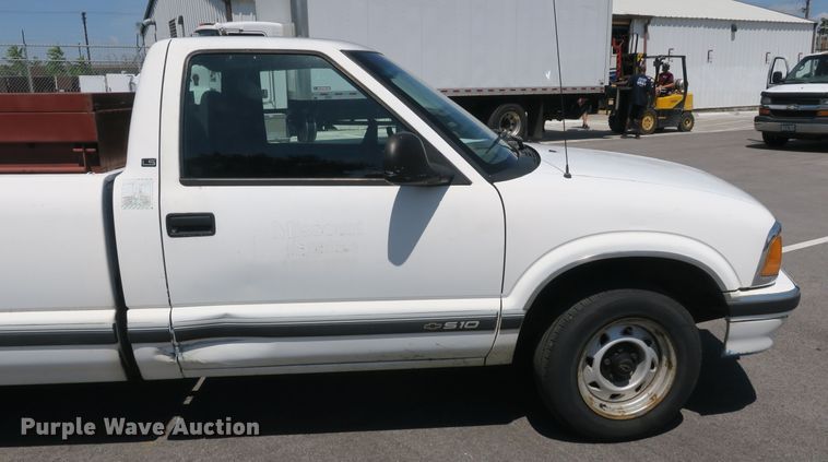 image for item EA9331 1994 Chevrolet S10 pickup truck