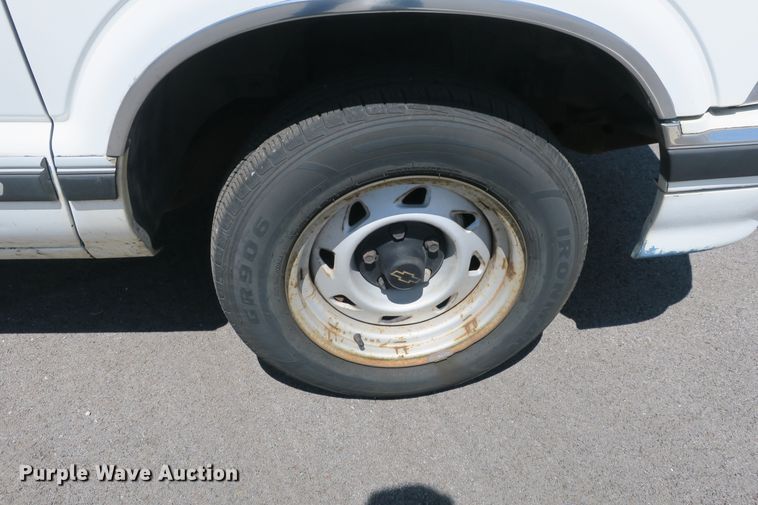 image for item EA9331 1994 Chevrolet S10 pickup truck