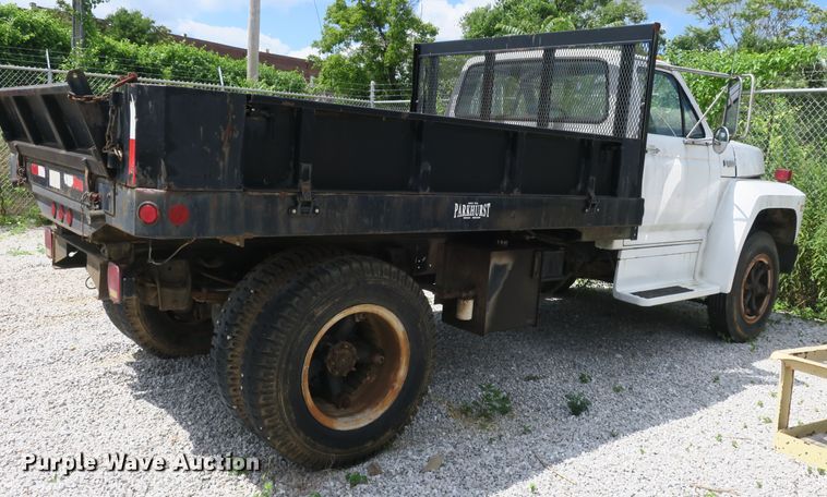 image for item EA9357 1988 Ford F600 dump truck