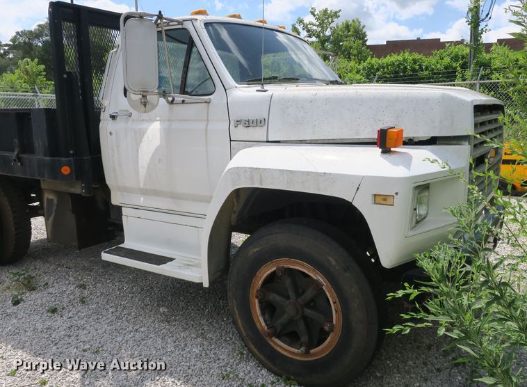 image for item EA9357 1988 Ford F600 dump truck