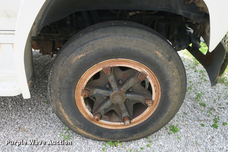 image for item EA9357 1988 Ford F600 dump truck