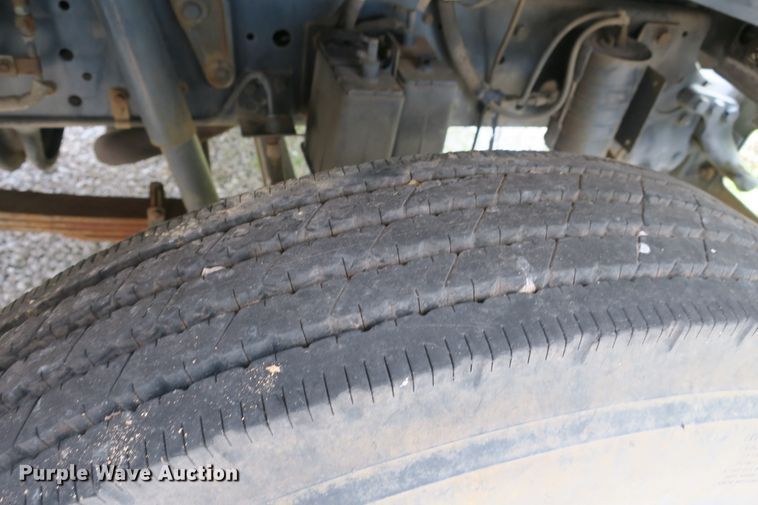 image for item EA9357 1988 Ford F600 dump truck