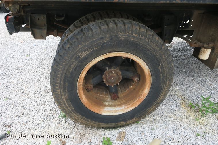 image for item EA9357 1988 Ford F600 dump truck