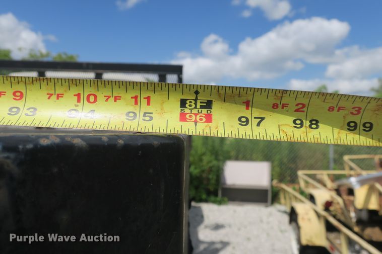 image for item EA9357 1988 Ford F600 dump truck