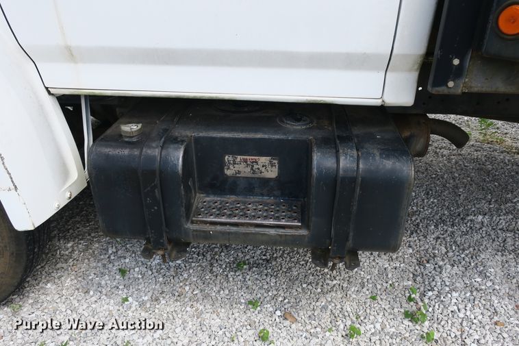 image for item EA9357 1988 Ford F600 dump truck