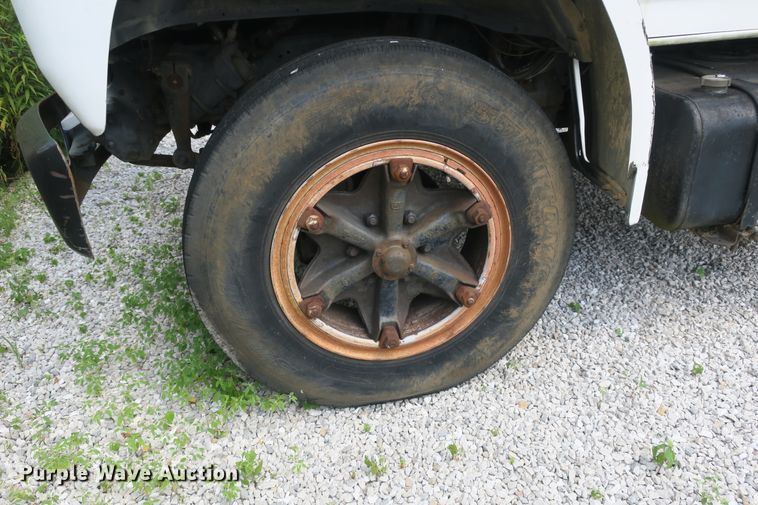 image for item EA9357 1988 Ford F600 dump truck