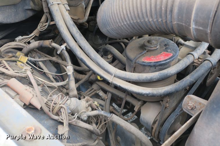 image for item EA9357 1988 Ford F600 dump truck