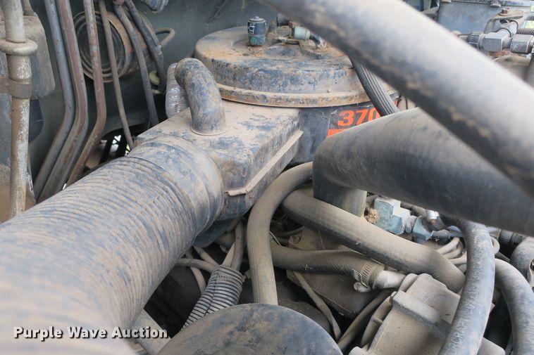 image for item EA9357 1988 Ford F600 dump truck