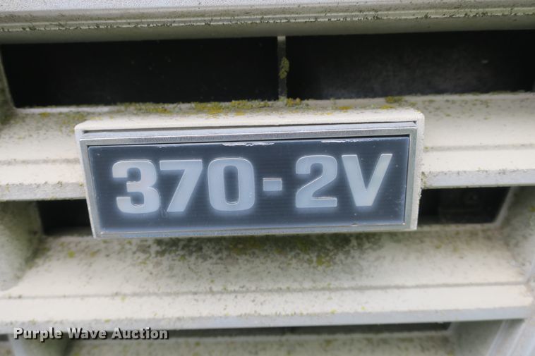 image for item EA9357 1988 Ford F600 dump truck