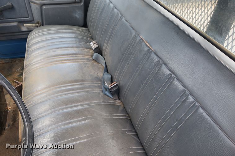 image for item EA9357 1988 Ford F600 dump truck