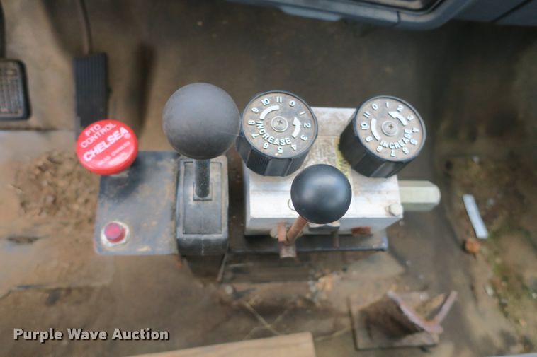 image for item EA9357 1988 Ford F600 dump truck