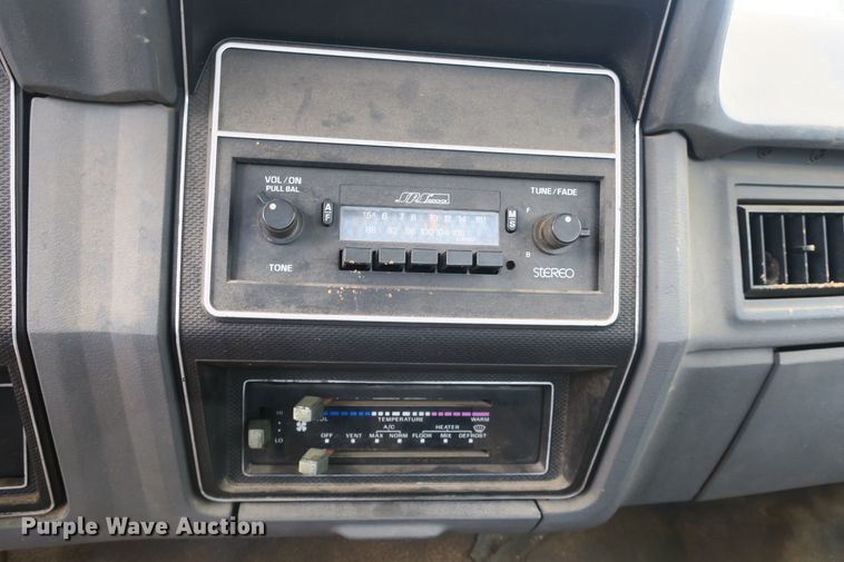 image for item EA9357 1988 Ford F600 dump truck