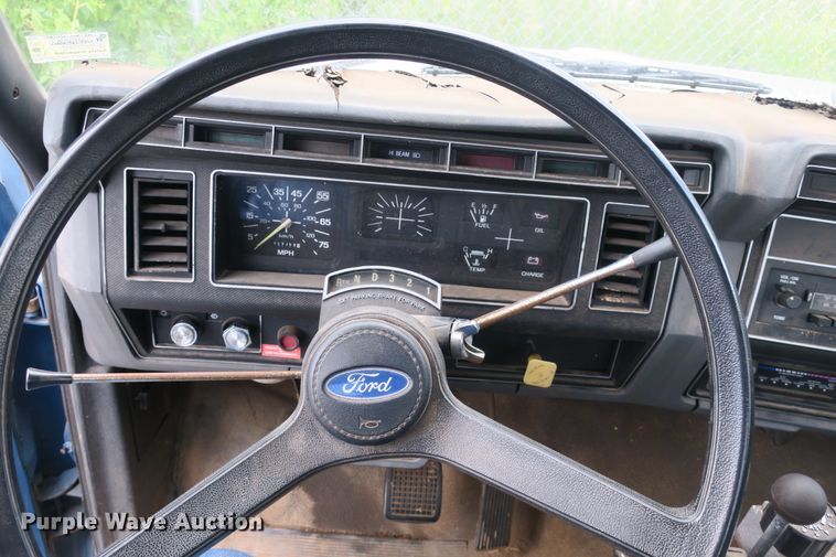 image for item EA9357 1988 Ford F600 dump truck