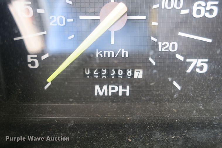 image for item EA9357 1988 Ford F600 dump truck