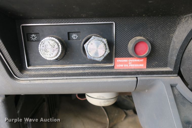 image for item EA9357 1988 Ford F600 dump truck